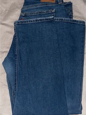 Women’s Blue Straight-Leg Levi’s Jeans